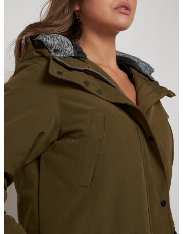 Женская зимняя парка для активного отдыха.