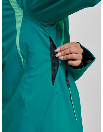 Женский горнолыжный костюм для зимних прогулок и спорта.