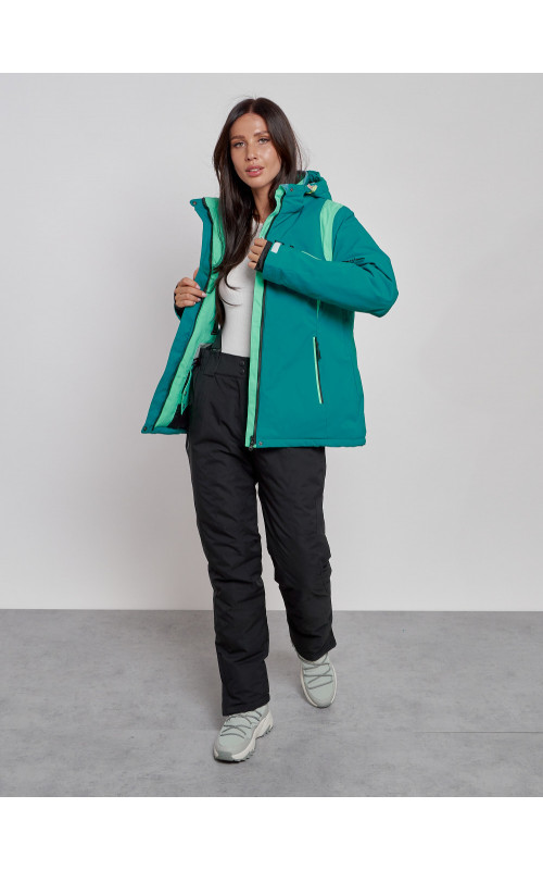 Женский горнолыжный костюм для зимних прогулок и спорта.