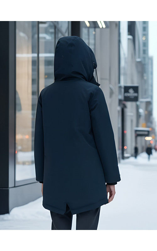 Женская зимняя парка для активного отдыха.