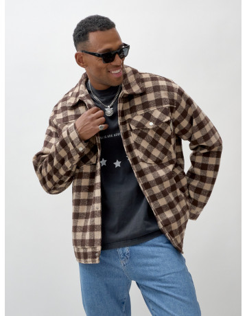 Мужская шерстяная рубашка прямого кроя в клетку.