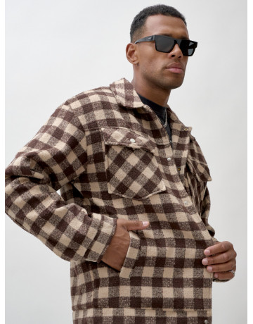 Мужская шерстяная рубашка прямого кроя в клетку.