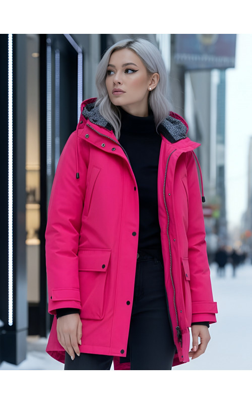 Женская зимняя парка для активного отдыха.