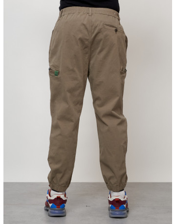 Мужские брюки зауженного кроя.