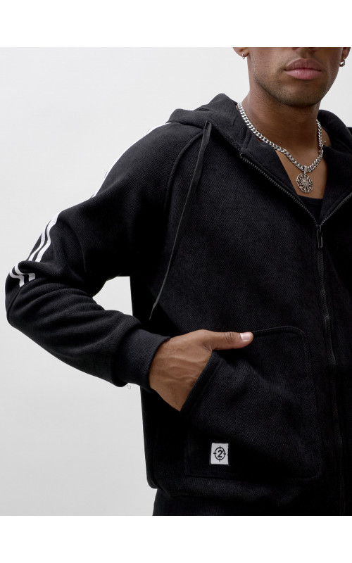 Утеплённый мужской спортивный костюм с начёсом для активных дней.