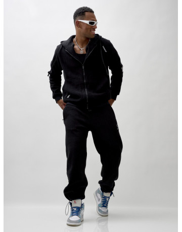 Утеплённый мужской спортивный костюм с начёсом для активных дней.