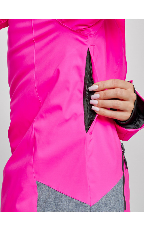 Женский горнолыжный костюм для зимних видов спорта.