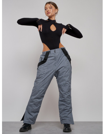 Женский горнолыжный костюм для зимних видов спорта.