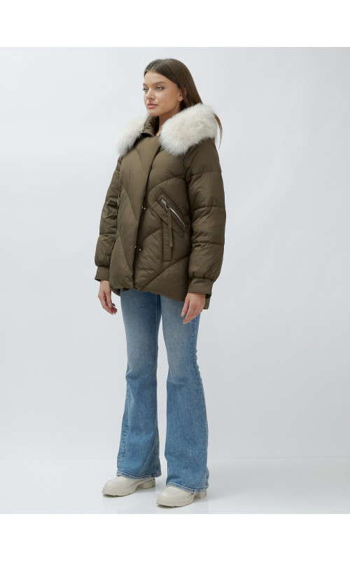 Женский зимний пуховик с меховой отделкой.