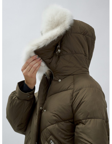 Женский зимний пуховик с меховой отделкой.