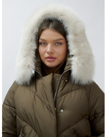 Женский зимний пуховик с меховой отделкой.