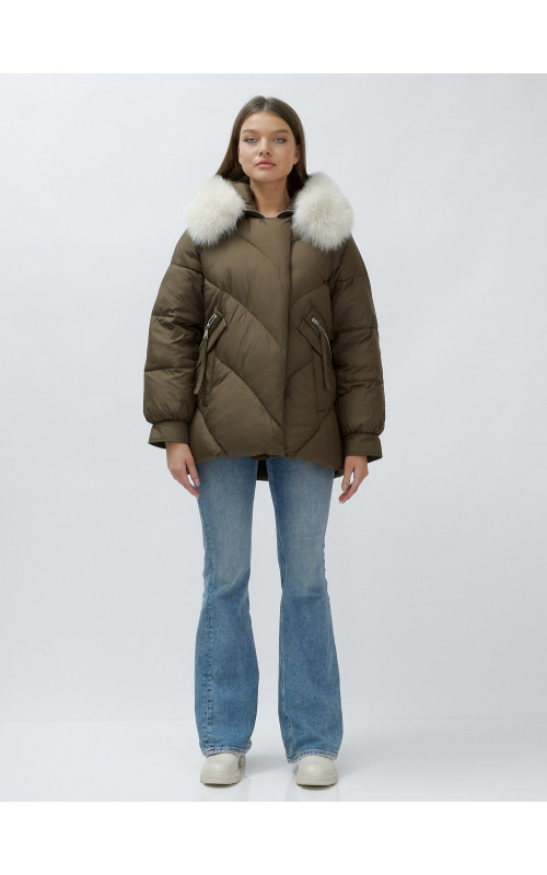 Женский зимний пуховик с меховой отделкой.