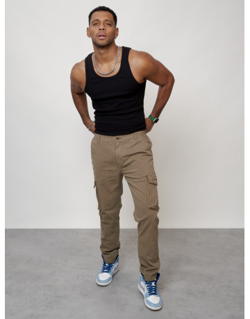 Мужские брюки зауженного кроя.