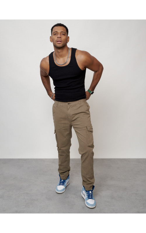 Мужские брюки зауженного кроя.