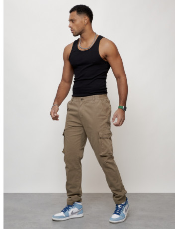 Мужские брюки зауженного кроя.