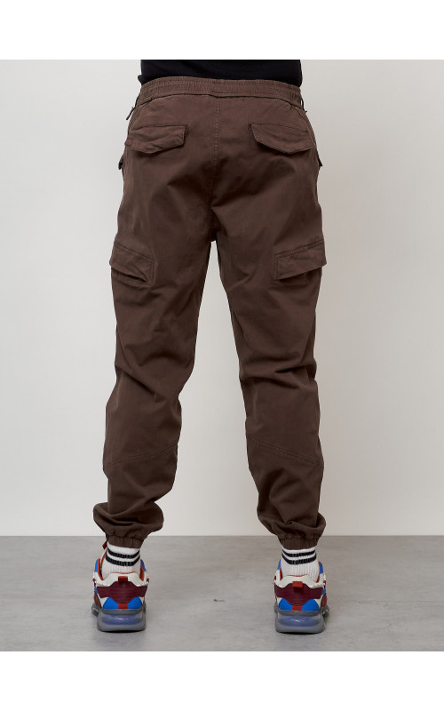 Мужские брюки зауженного кроя.