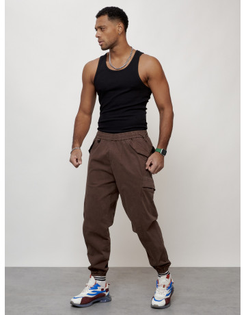 Мужские брюки зауженного кроя.