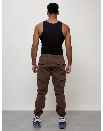 Мужские брюки зауженного кроя.