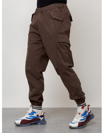 Мужские брюки зауженного кроя.