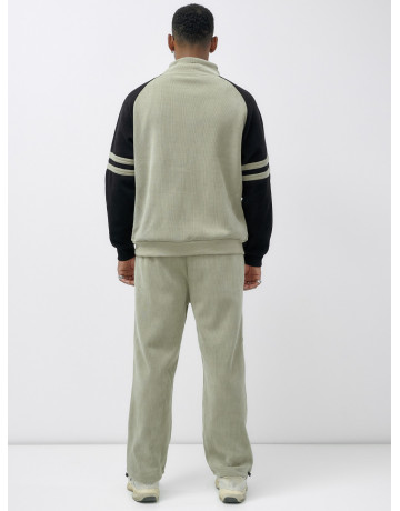 Мужской спортивный костюм утеплённый.