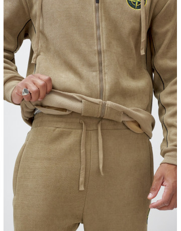 Утеплённый демисезонный костюм для мужчин.