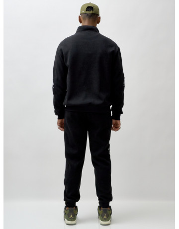 Мужской спортивный костюм с начёсом для активных дней.