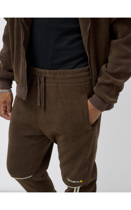 Мужской спортивный комплект: тепло и стиль для активных дней.