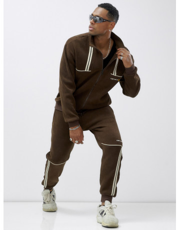 Мужской спортивный комплект: тепло и стиль для активных дней.