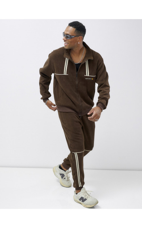 Мужской спортивный комплект: тепло и стиль для активных дней.