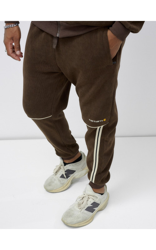 Мужской спортивный комплект: тепло и стиль для активных дней.