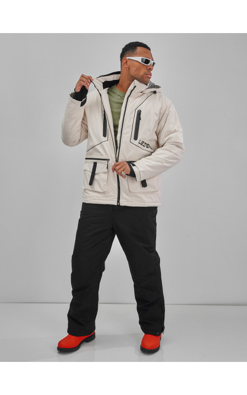 Мужской горнолыжный костюм: куртка и полукомбинезон для зимних активностей.