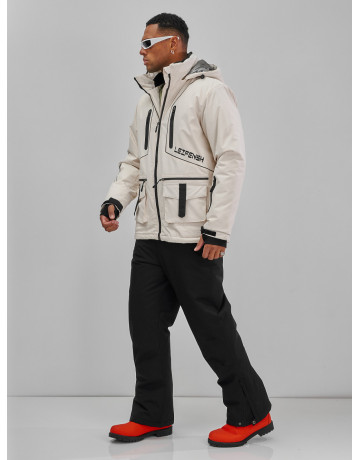 Мужской горнолыжный костюм: куртка и полукомбинезон для зимних активностей.