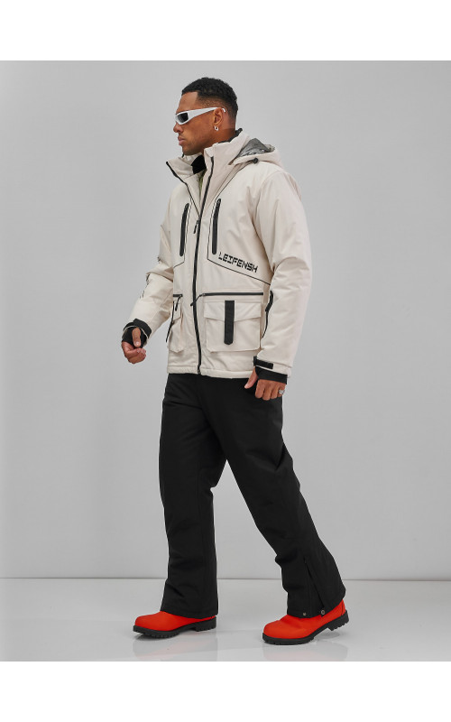 Мужской горнолыжный костюм: куртка и полукомбинезон для зимних активностей.