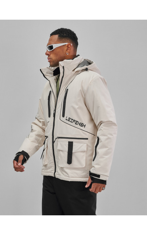 Мужской горнолыжный костюм: куртка и полукомбинезон для зимних активностей.