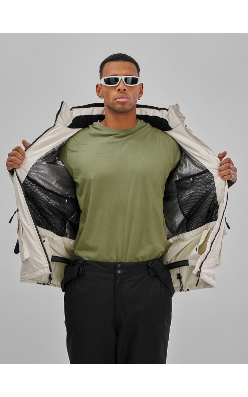 Мужской горнолыжный костюм: куртка и полукомбинезон для зимних активностей.