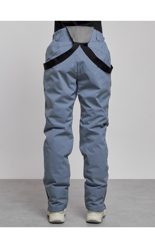 Женский горнолыжный костюм для активного отдыха.