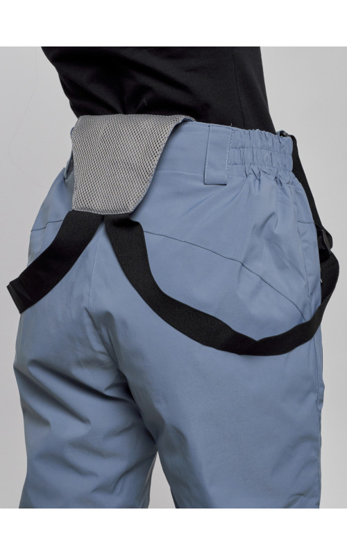 Женский горнолыжный костюм для активного отдыха.