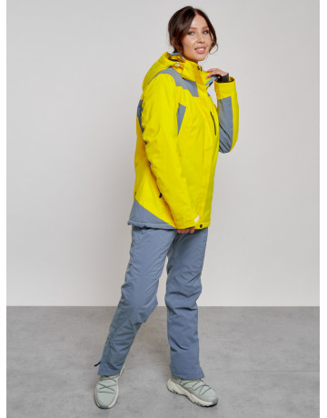 Женский горнолыжный костюм для активного отдыха.