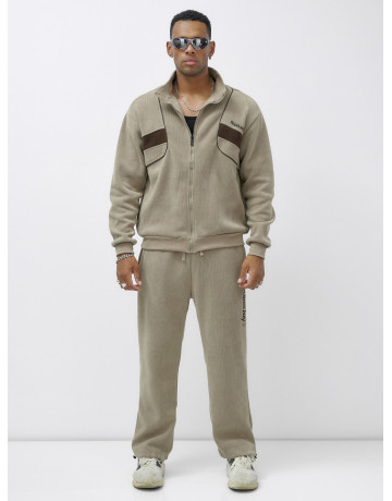 Утеплённый спортивный костюм для мужчин.