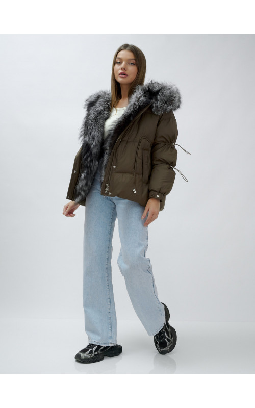 Женская зимняя куртка с мехом чернобурки.
