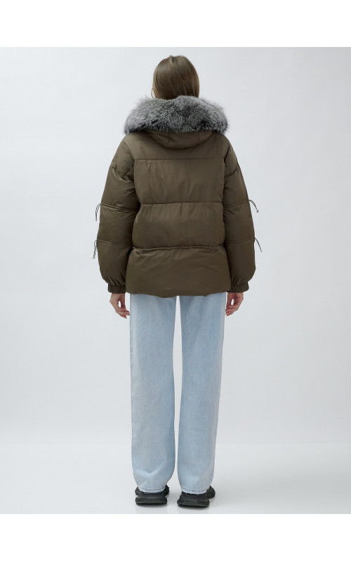 Женская зимняя куртка с мехом чернобурки.