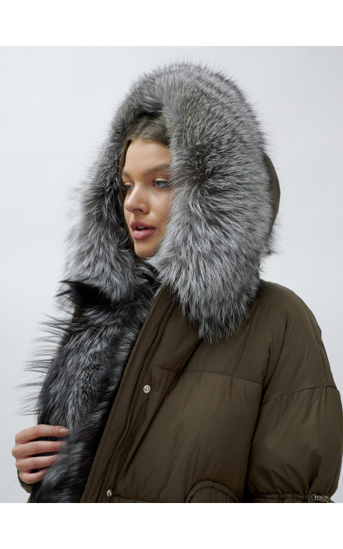 Женская зимняя куртка с мехом чернобурки.