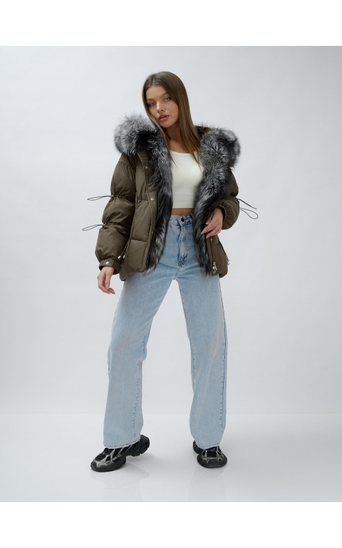Женская зимняя куртка с мехом чернобурки.