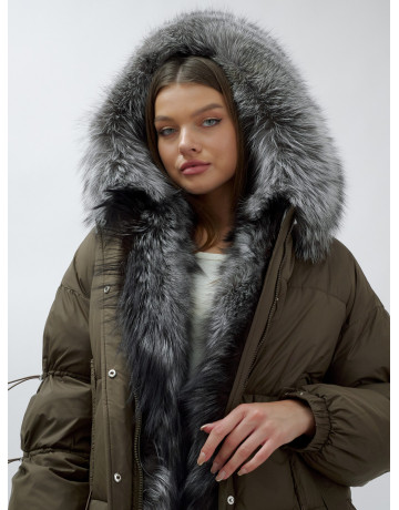 Женская зимняя куртка с мехом чернобурки.