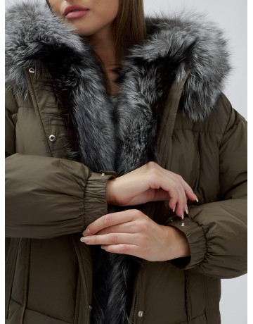 Женская зимняя куртка с мехом чернобурки.
