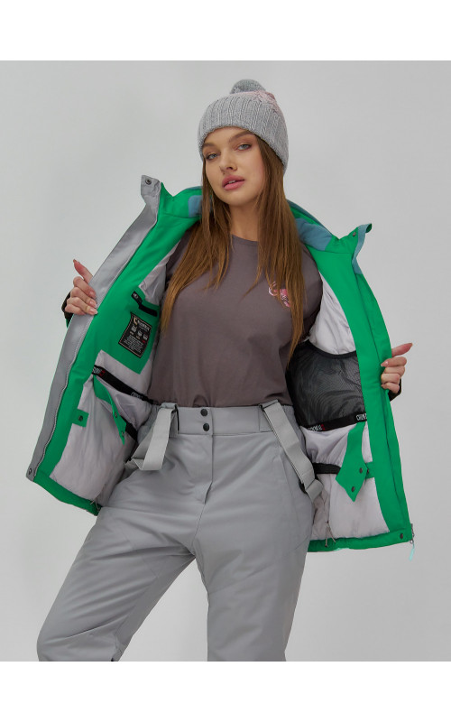 Женский горнолыжный костюм: стиль и комфорт для зимних приключений.