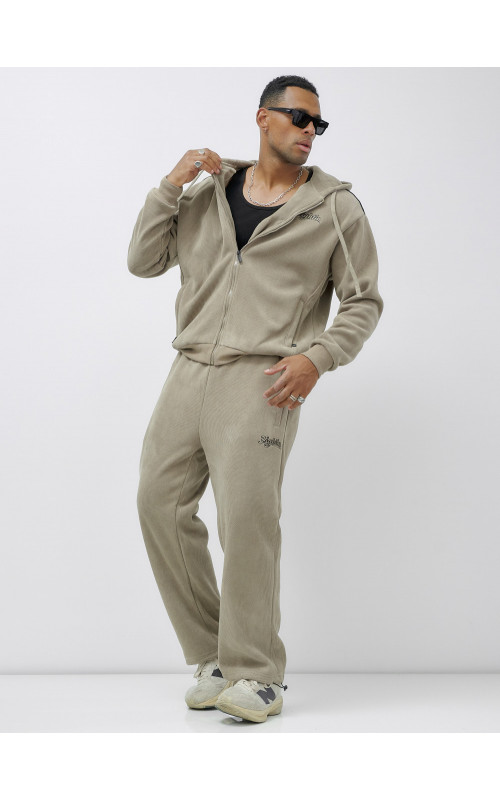 Мужской спортивный костюм для активного образа жизни.