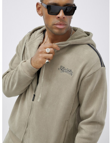 Мужской спортивный костюм для активного образа жизни.