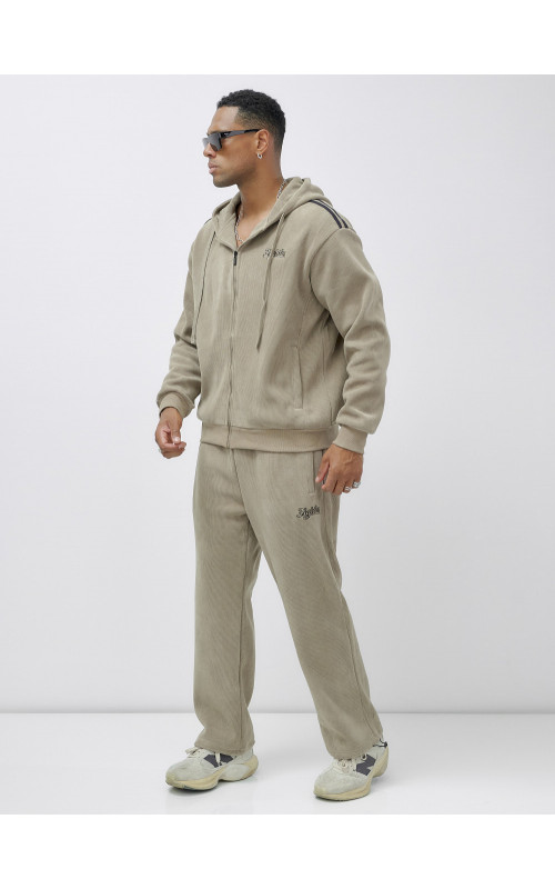 Мужской спортивный костюм для активного образа жизни.