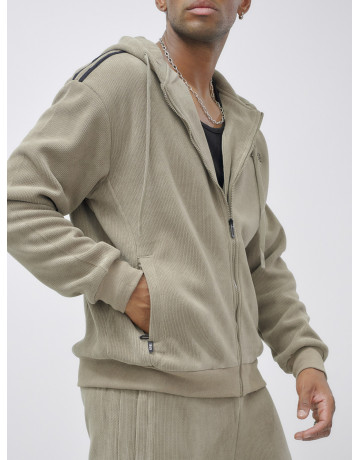 Мужской спортивный костюм для активного образа жизни.